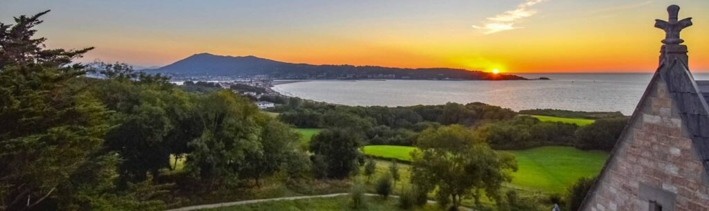 Webcam d'Abbadai, le Château-Observatoire avec vue sur la plage d'Hendaye