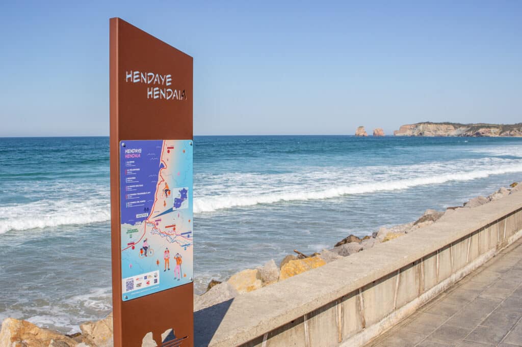 Panneau de départ du GR 10 - Hendaye Tourisme